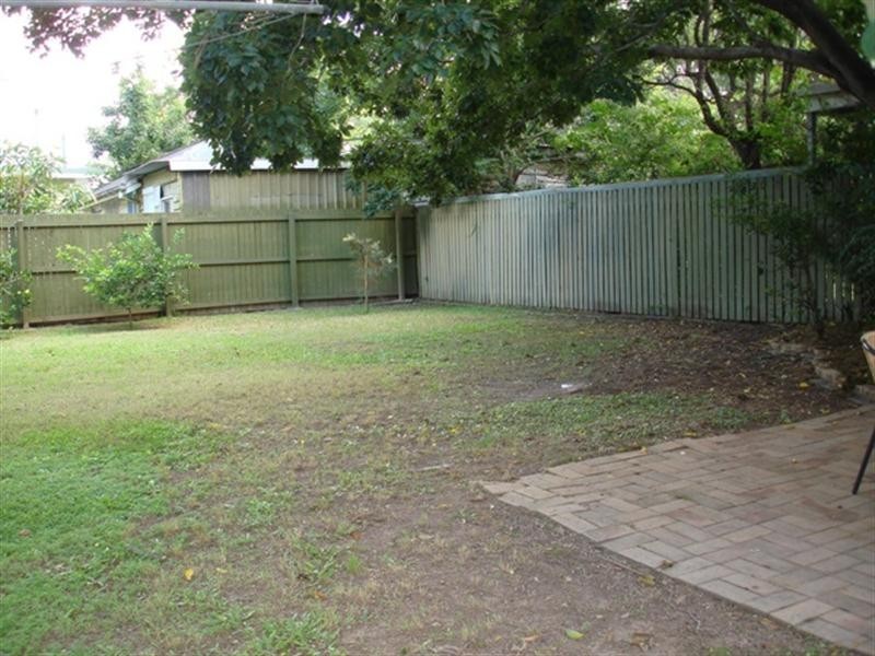 6 Logan Avenue, Oxley QLD 4075
