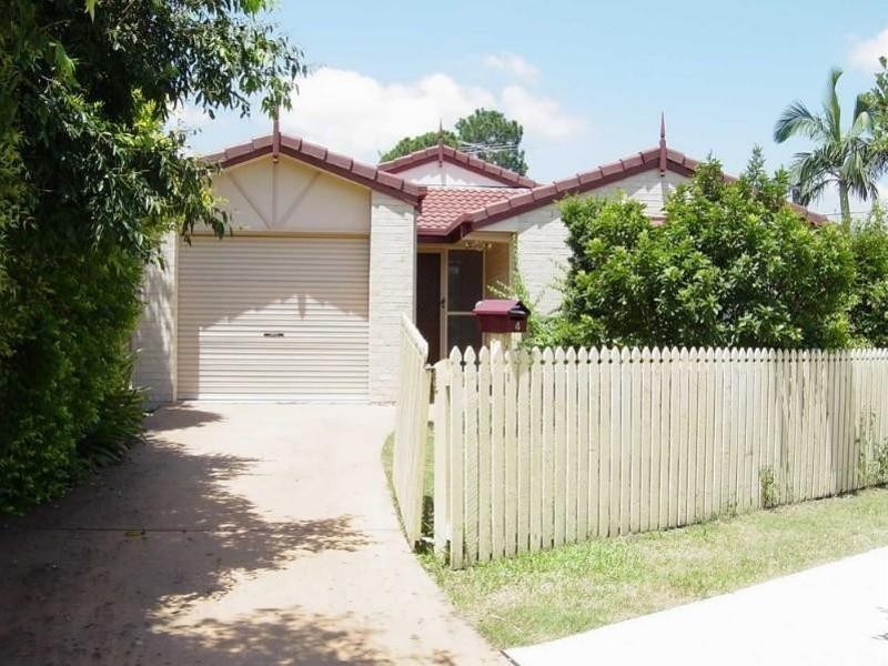 4 Vivian Street, Tennyson QLD 4105