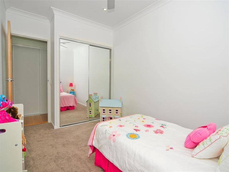 23 Haldane, Graceville QLD 4075