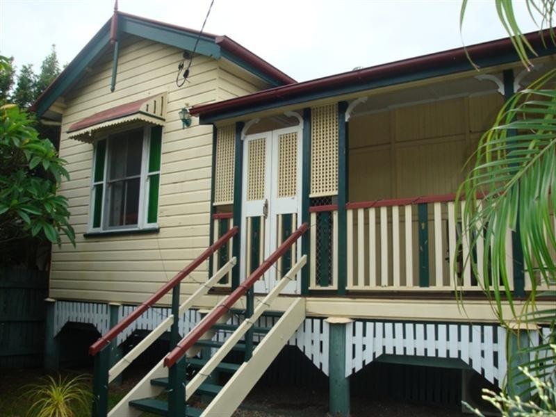 4 Railway Terrace, Corinda QLD 4075