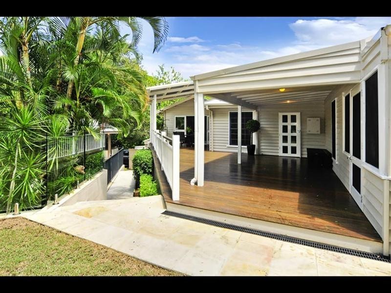 9 Woodberry Avenue, Sherwood QLD 4075