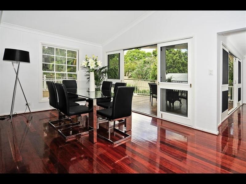 9 Woodberry Avenue, Sherwood QLD 4075