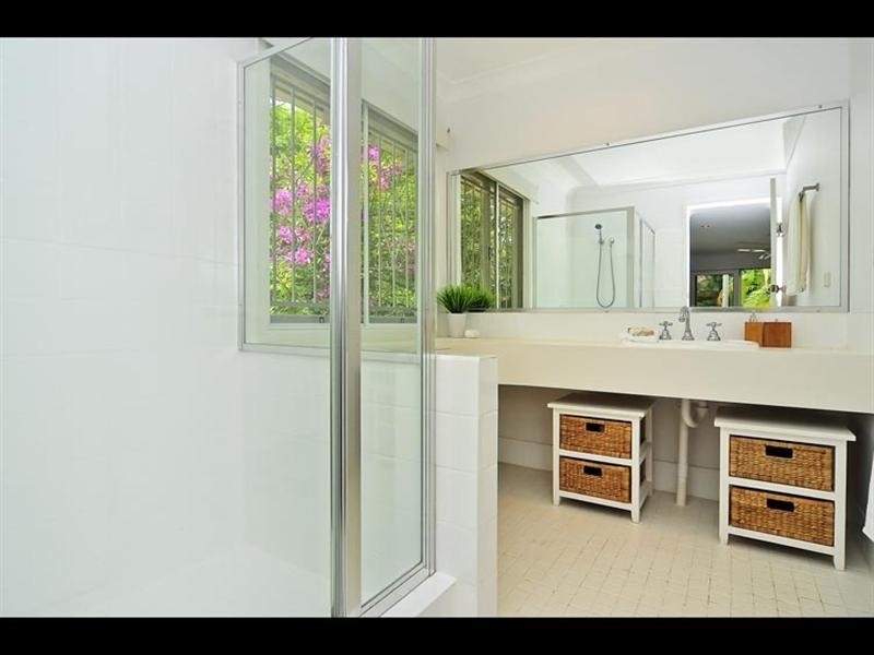 9 Woodberry Avenue, Sherwood QLD 4075