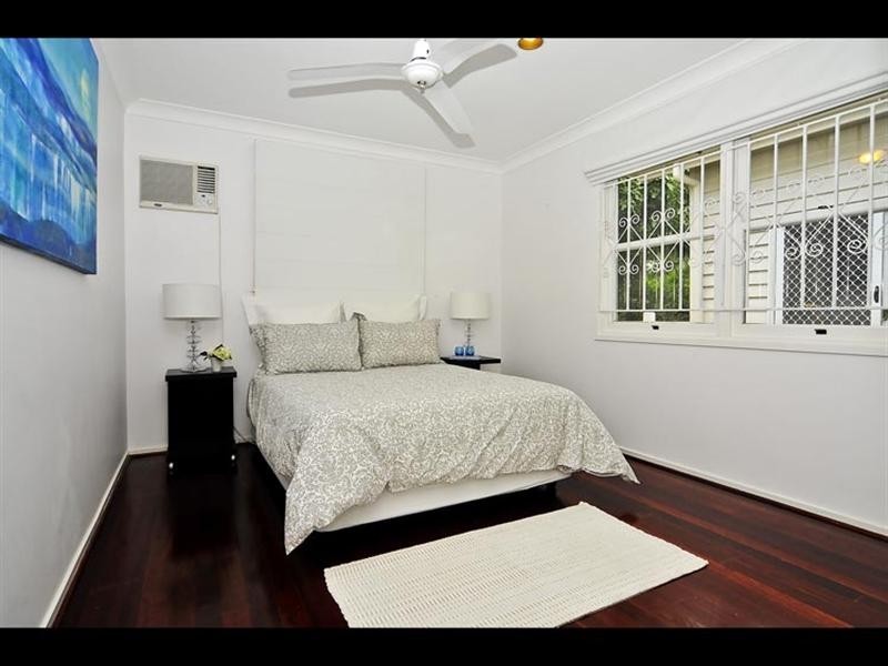 9 Woodberry Avenue, Sherwood QLD 4075