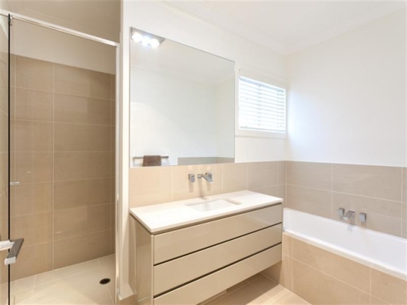 26 Strong Avenue, Graceville QLD 4075