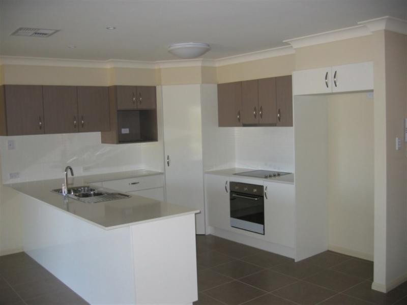 20 Camelot Street, Tennyson QLD 4105