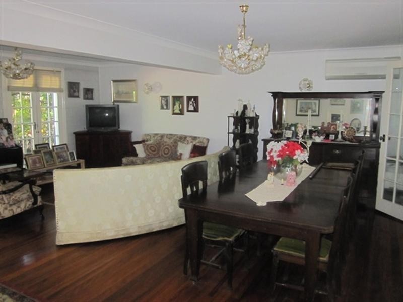 81 Seventeen Mile Rocks Road, Oxley QLD 4075