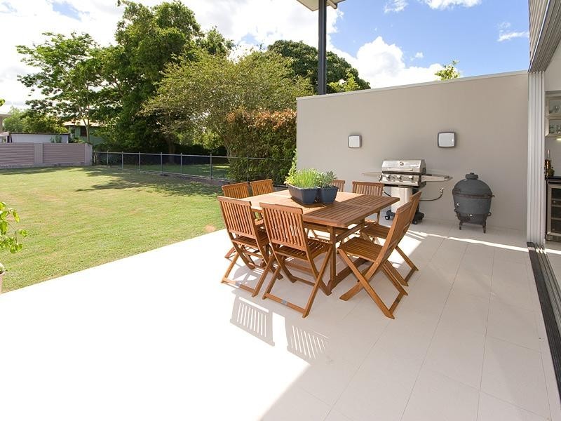 84 Long Street West, Graceville QLD 4075