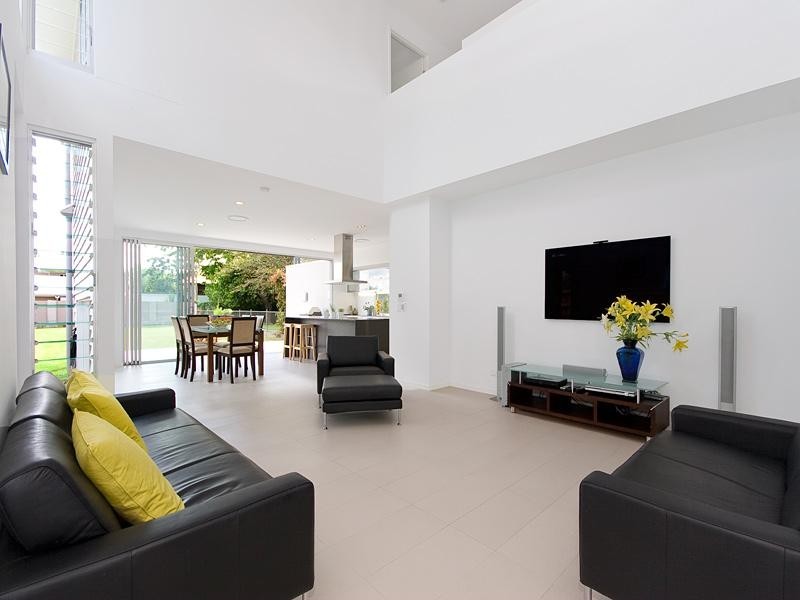 84 Long Street West, Graceville QLD 4075