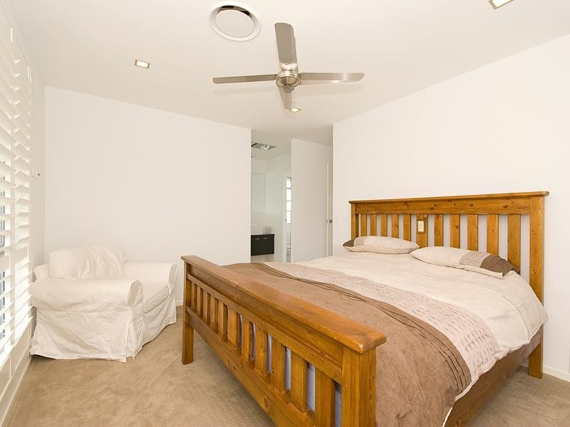 84 Long Street West, Graceville QLD 4075