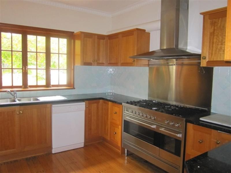 11 Rathlyn Avenue, Corinda QLD 4075