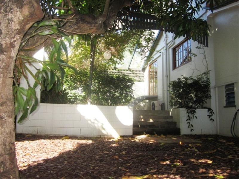 11 Rathlyn Avenue, Corinda QLD 4075