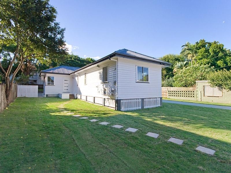 17 Lancelot Street, Tennyson QLD 4105