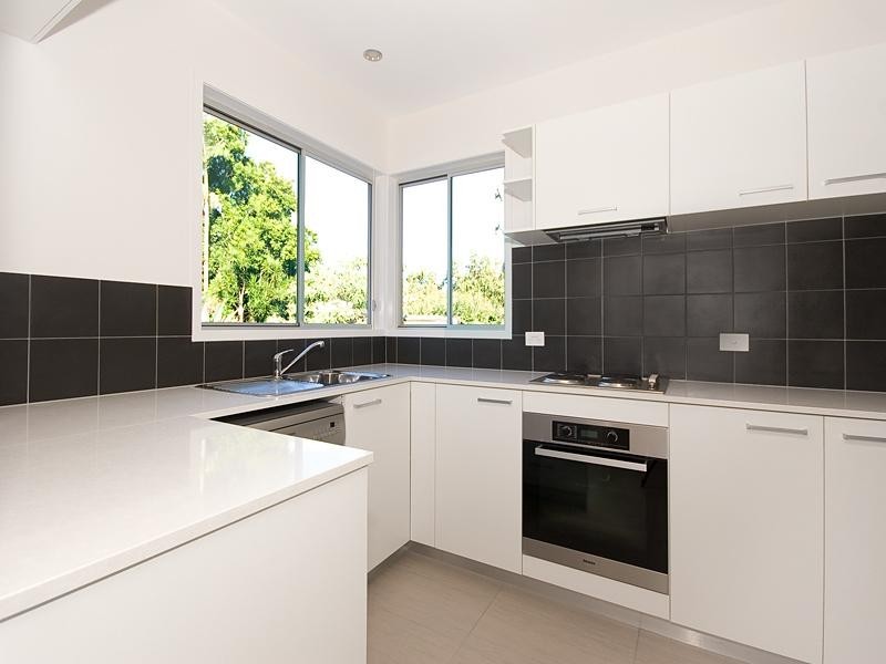 17 Lancelot Street, Tennyson QLD 4105