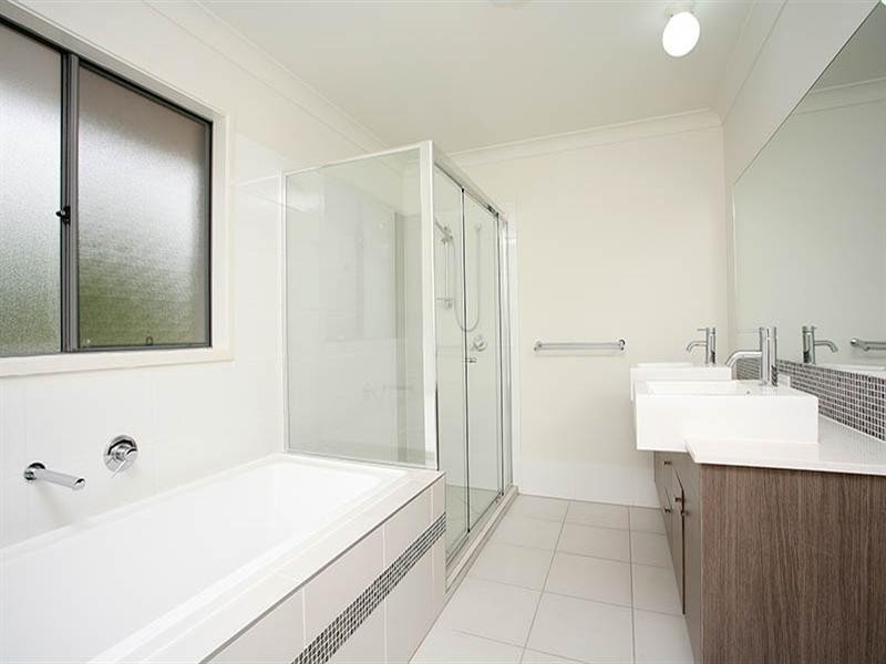 27 Walker Street, Corinda QLD 4075