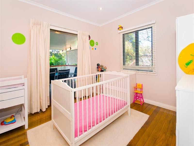 124 Strong Avenue, Graceville QLD 4075