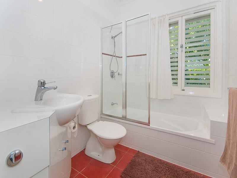 124 Strong Avenue, Graceville QLD 4075