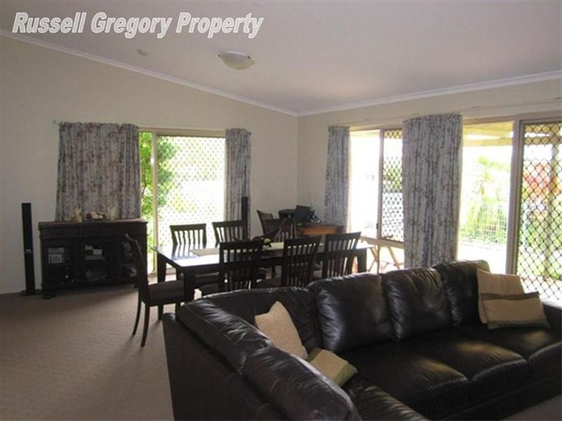 4 Vivian Street, Tennyson QLD 4105