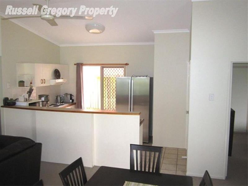 4 Vivian Street, Tennyson QLD 4105