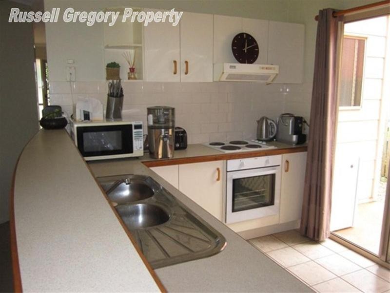 4 Vivian Street, Tennyson QLD 4105