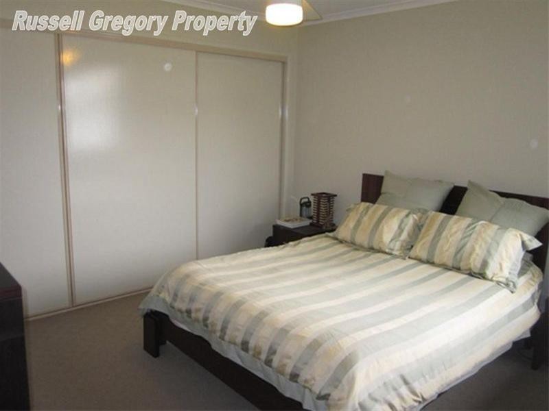 4 Vivian Street, Tennyson QLD 4105