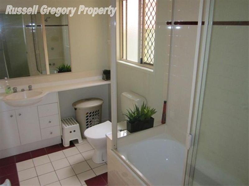 4 Vivian Street, Tennyson QLD 4105