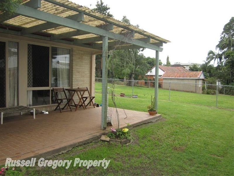 4 Vivian Street, Tennyson QLD 4105