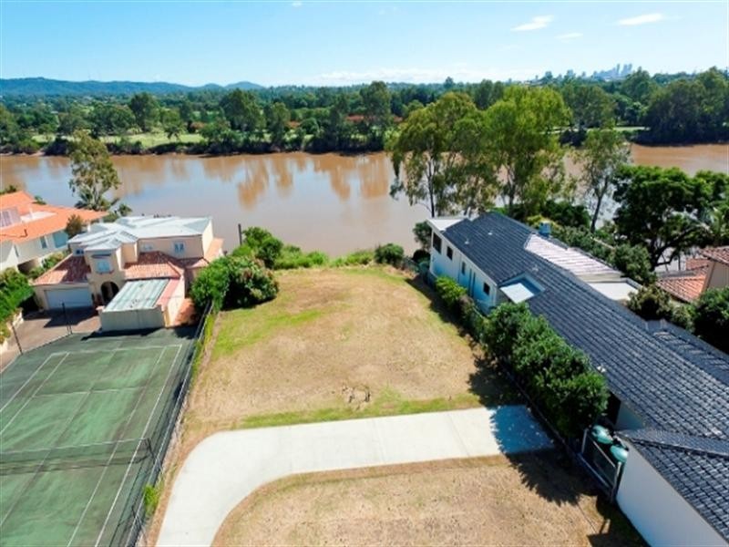 135 King Arthur Terrace, Tennyson QLD 4105