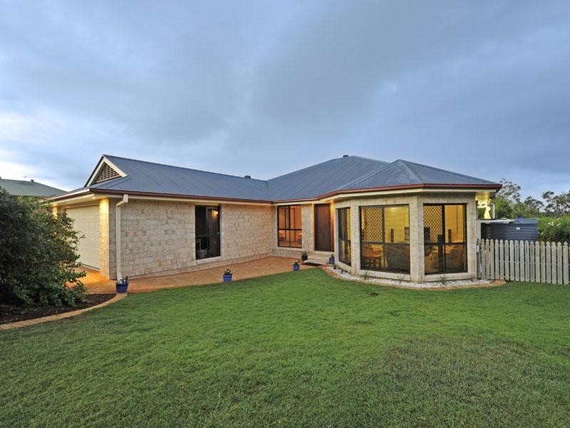 10 Selkirk Close, Oxley QLD 4075