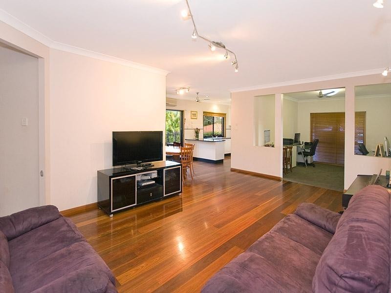 10 Selkirk Close, Oxley QLD 4075