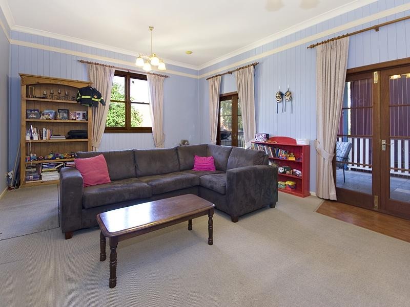 15 Young Street, Annerley QLD 4103