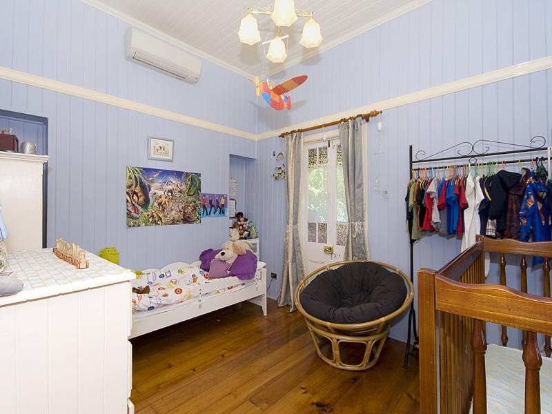 15 Young Street, Annerley QLD 4103