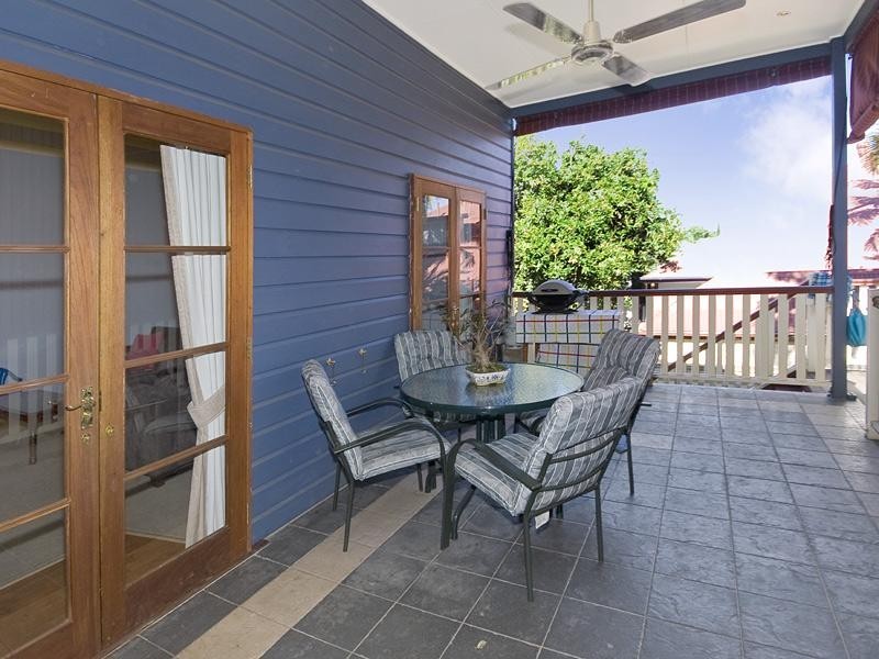 15 Young Street, Annerley QLD 4103