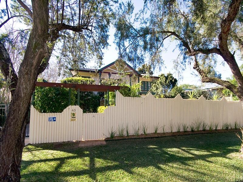 43 Weinholt Street, Sherwood QLD 4075