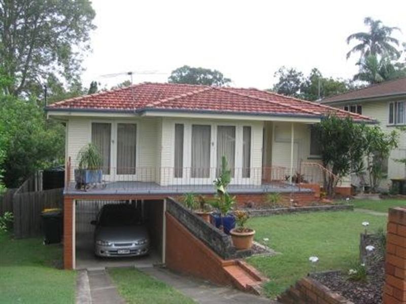 15 Masterton Street, Oxley QLD 4075