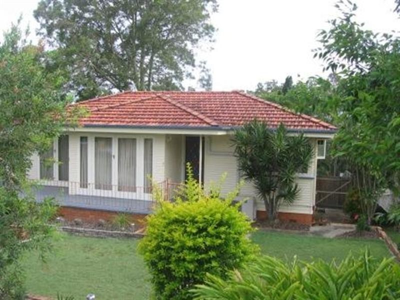 15 Masterton Street, Oxley QLD 4075