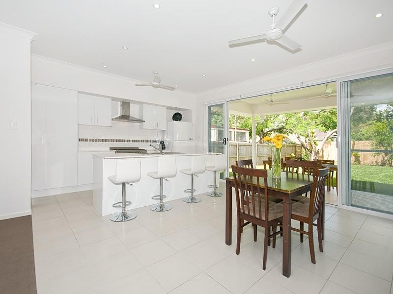 88 Oxley Station Road, Oxley QLD 4075