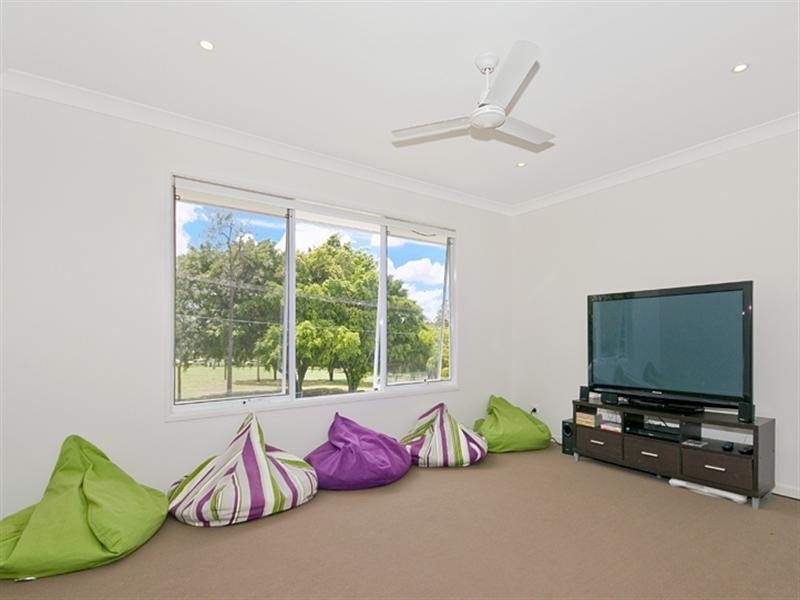 88 Oxley Station Road, Oxley QLD 4075