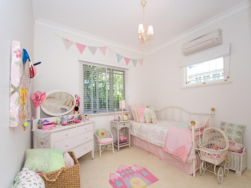 30 Menin Road, Corinda QLD 4075