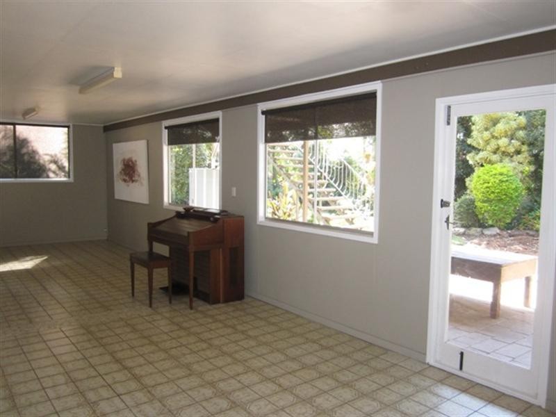 68 Seventeen Mile Rocks Road, Oxley QLD 4075