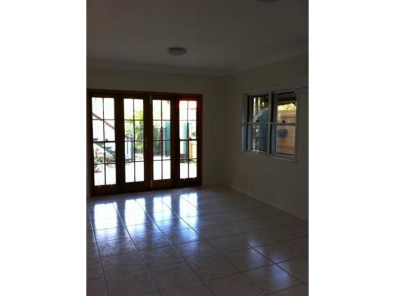 142 Central Avenue, Sherwood QLD 4075