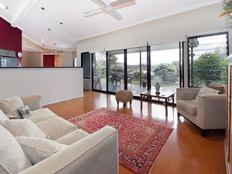 5 Pandorea Close, Seventeen Mile Rocks QLD 4073