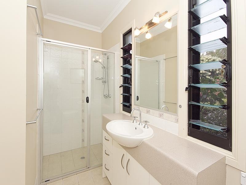 5 Pandorea Close, Seventeen Mile Rocks QLD 4073