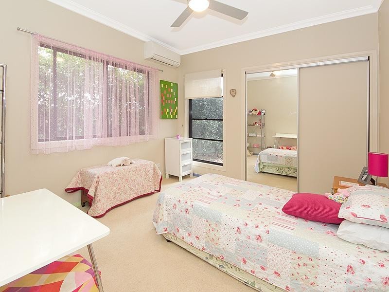 5 Pandorea Close, Seventeen Mile Rocks QLD 4073