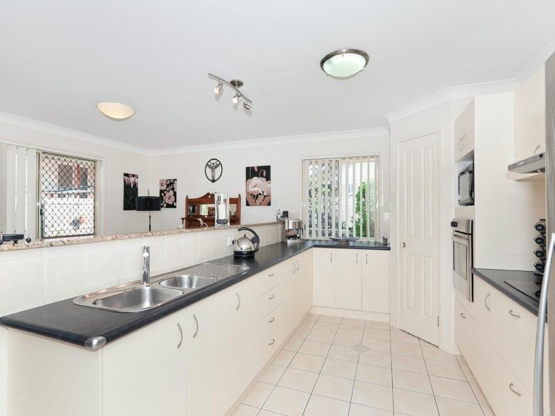 30 Kitchener Street, Sherwood QLD 4075