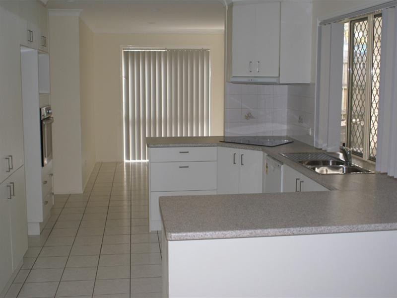 8 Epworth Street, Oxley QLD 4075