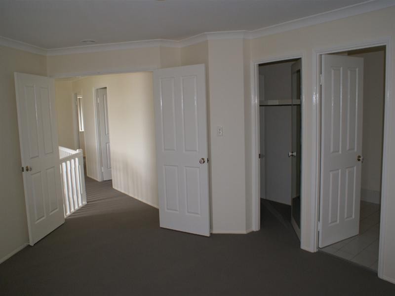 8 Epworth Street, Oxley QLD 4075