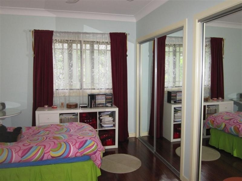 66 Seventeen Mile Rocks Road, Oxley QLD 4075