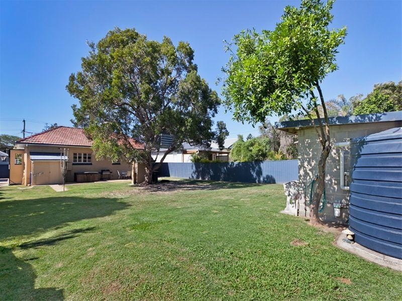 24 Lancelot Street, Tennyson QLD 4105