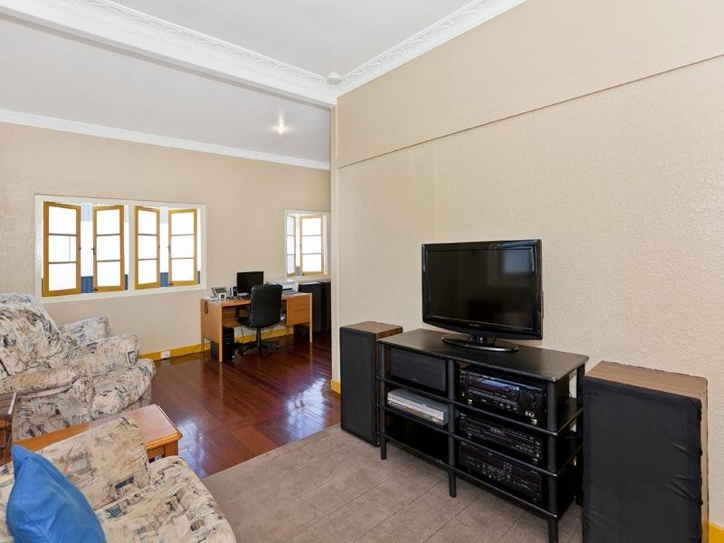 24 Lancelot Street, Tennyson QLD 4105